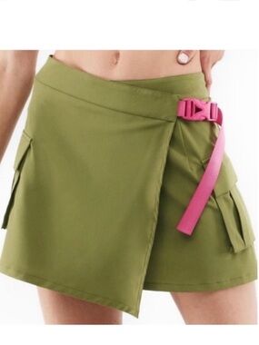 Fabletics Jillian Olive Green Pink Lightweight Wrap Skirt Utility Athletic Sz M‎